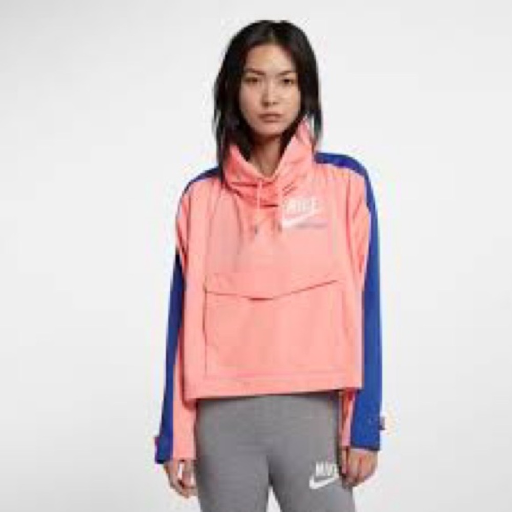 Women’s Nike Windbreaker Pullover, Large